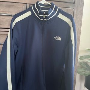 Men’s retro NorthFace light jacket. Perfect for Spring time!